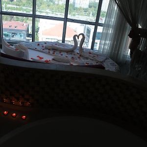 Honeymoon Suite